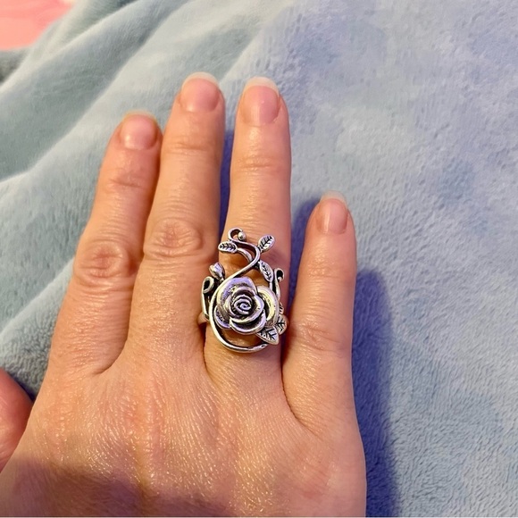 Size 7 Rose Statement Ring - Picture 4 of 7